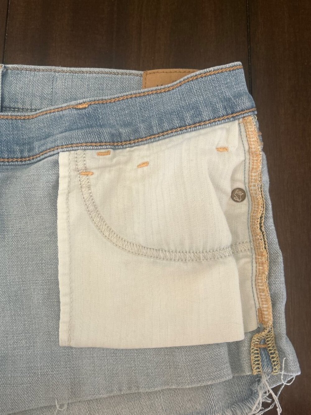 Abercrombie & Fitch Womens Distressed Light Wash Denim Shorts W27 Frayed Hem - Picture 5 of 10